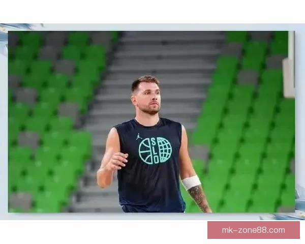 东契奇强势突破突发腿筋伤情离场治疗球队前景引关注